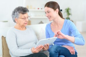 Loi soins palliatifs 2026 : ce que ça change concrètement pour les aidants familiaux