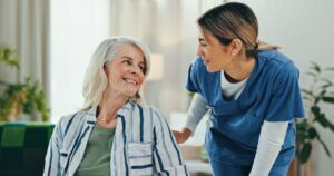Premier mois en EHPAD : les 10 choses auxquelles personne ne prépare les familles