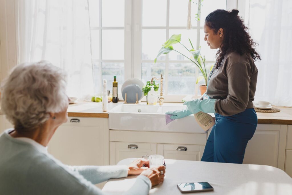 aide ménagère en résidence senior