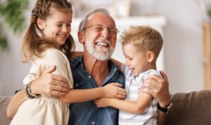 Trop présent ou trop distant ? Découvrez quel type de grand-parent vous êtes et trouvez votre place