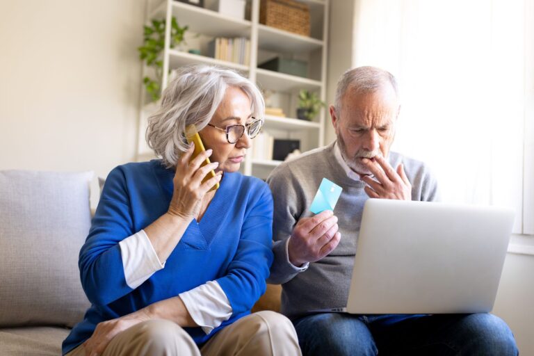 Carte bancaire d’un parent en EHPAD les 6 erreurs qui déclenchent des conflits familiaux en 2026