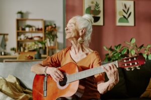 EHPAD avec programme d'activités thérapeutiques : art-thérapie, musicothérapie, ce qui marche vraiment en 2026