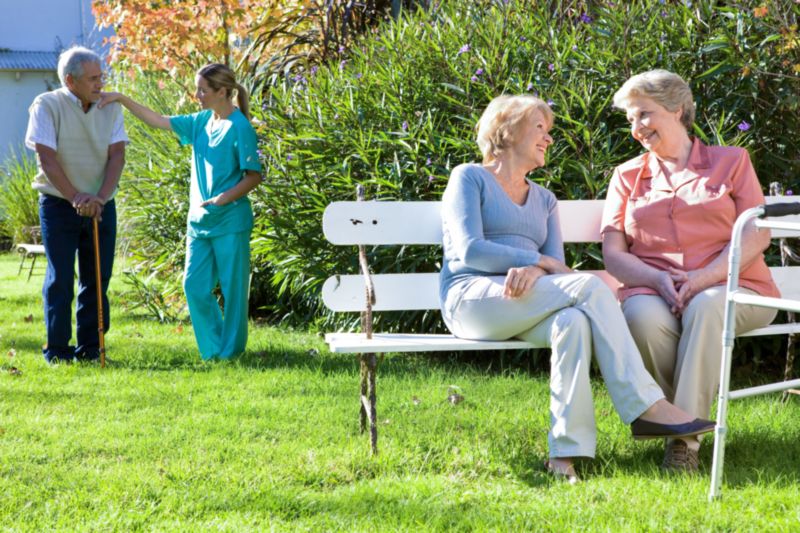 Personnes âgées en résidence senior