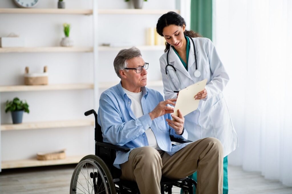 implication du médecin traitant pour convaincre le senior de séjourner en accueil de jour