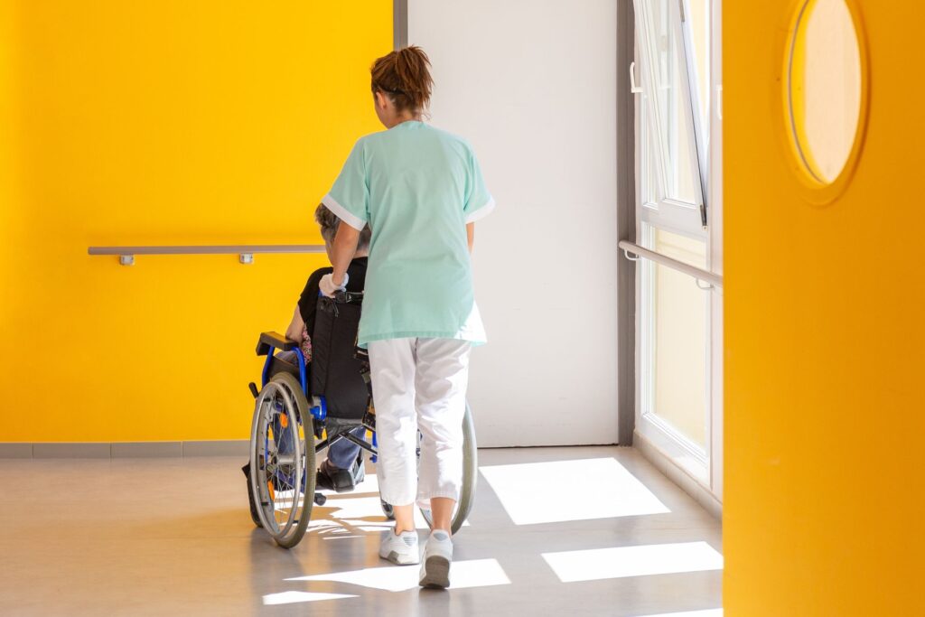 visite d'un ehpad pour avoir un aperçu de l'hygiène des résidents