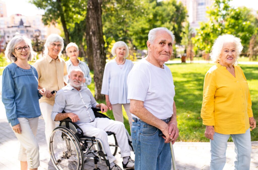 seniors choisissant une résidence services en 2026