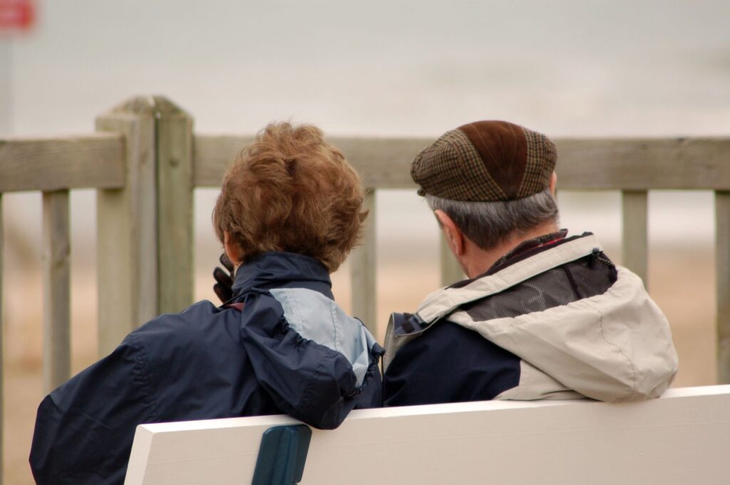 seniors en normandie cherchant une résidence services