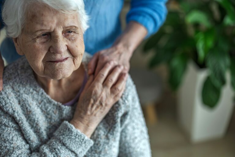UHR en EHPAD pour qui, à quel prix et comment y accéder en 2026