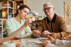 Proche aidant Alzheimer : pourquoi le diagnostic du stade change tout pour le choix d'établissement