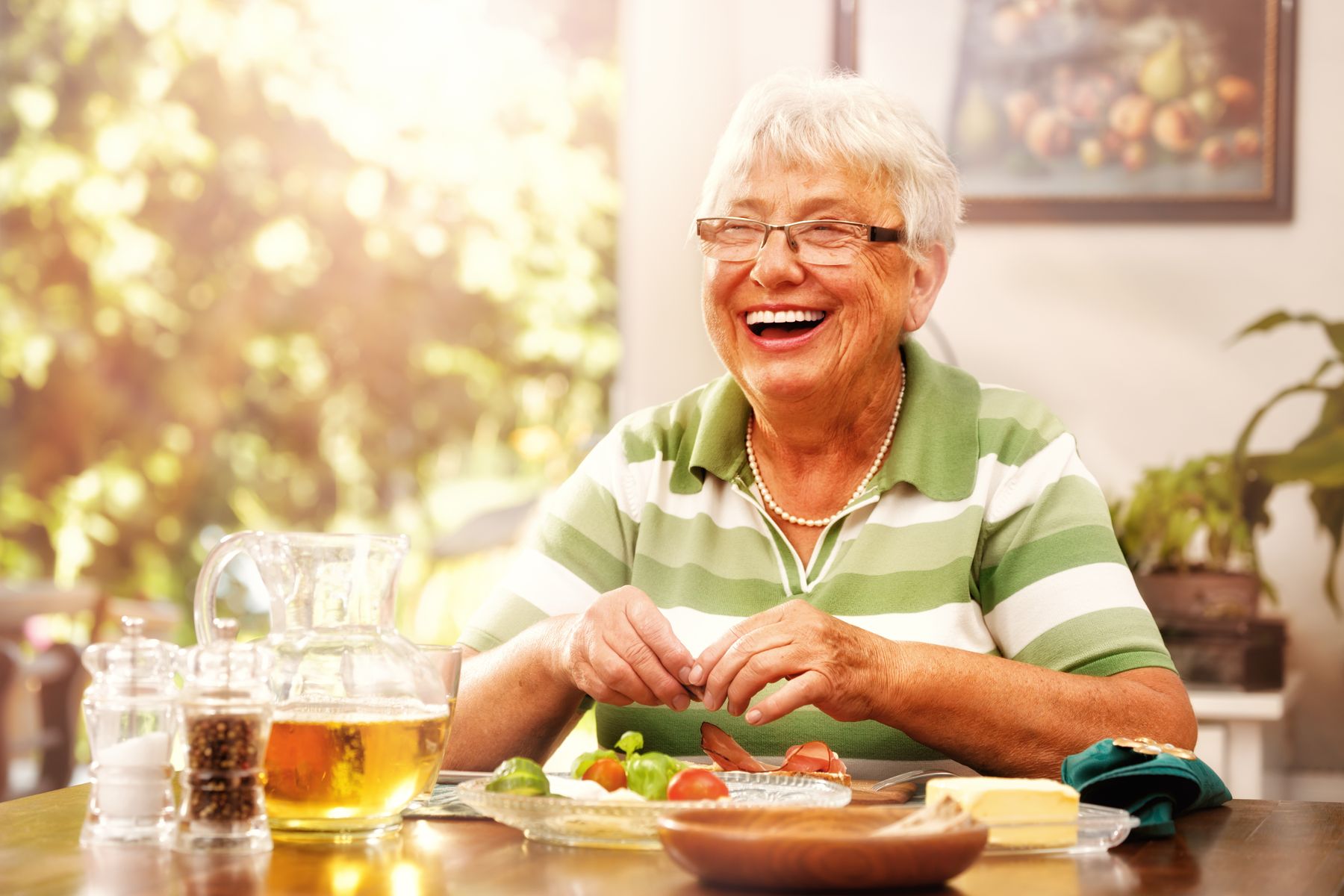 Repas en EHPAD pour un parent Parkinson texture, rythme et fausse route, ce que l’établissement doit adapter