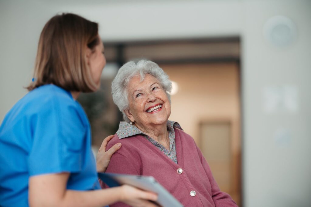senior dépendant quittant sa résidence services pour un ehpad