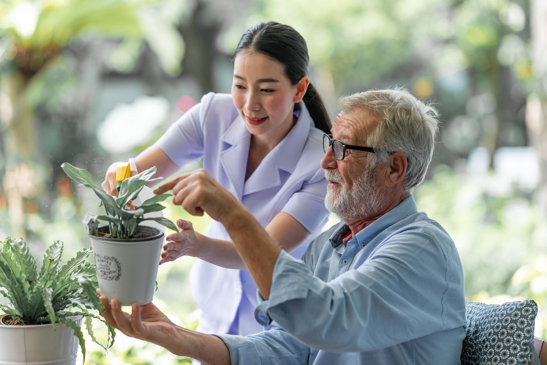 Alzheimer en EHPAD les 5 activités de stimulation qui ralentissent le déclin selon les études