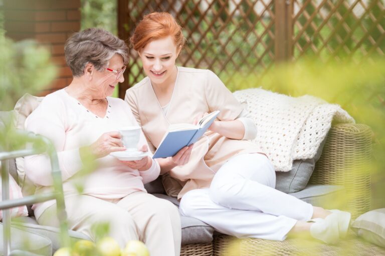 Alzheimer votre proche va entrer en EHPAD, comment l’aider à vivre ce changement
