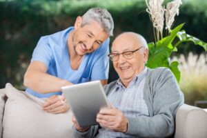 EHPAD et reste à charge en 2026 : les 5 aides que les familles oublient de demander à la rentrée